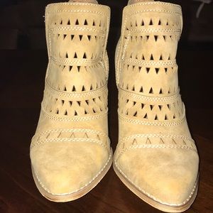 LN worn once tan boutique Mi.iM mid boots size 5.5